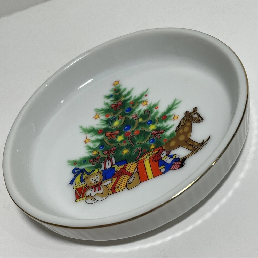 CHRISTMAS THEME TRINKET DISH WITH GOLD RIM